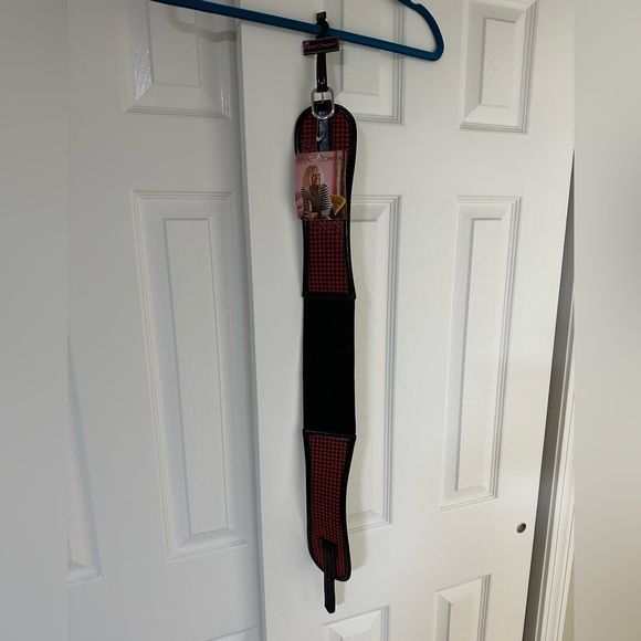 NWT Betsey Johnson Houndstooth stretch belt, red & black. Size M/L - Picture 2 of 6